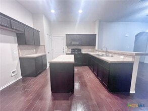 569 Creekside Cir in New Braunfels, TX - Building Photo - Building Photo