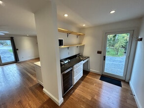 233 Falls Rd, Unit B in Shelburne, VT - Building Photo - Building Photo
