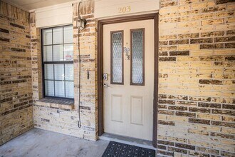 7800 Northcrest Blvd in Austin, TX - Building Photo - Building Photo