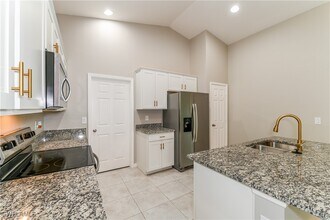 914 NE 13th Pl in Cape Coral, FL - Building Photo - Building Photo