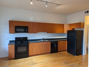 1813 N Milwaukee Ave in Chicago, IL - Building Photo - Building Photo