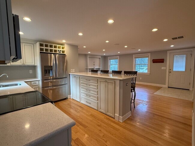 28 Marion Rd in Bedford, MA - Building Photo - Building Photo