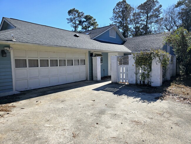 98 Red Bird Ln in Hampstead, NC - Building Photo - Building Photo