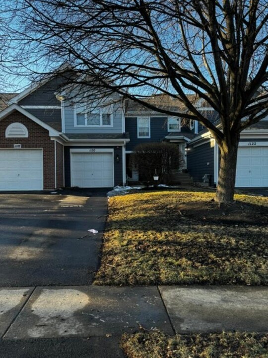 1120 Camden Ct in Glendale Heights, IL - Building Photo