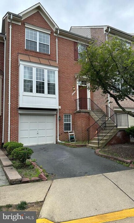 7677 Lavenham Landing in Alexandria, VA - Building Photo