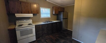245 Chappell Ln in Talladega, AL - Foto de edificio - Building Photo