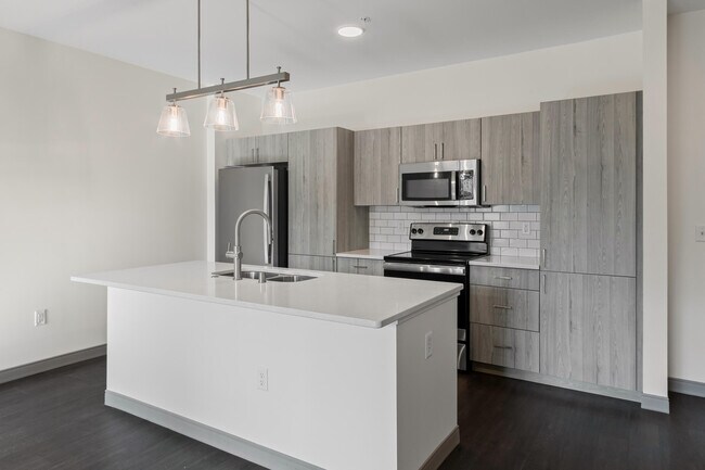 2420 E Capitol Dr in Shorewood, WI - Building Photo - Building Photo