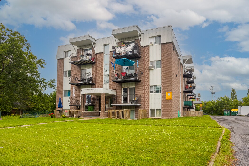 1175 Talon Rue in Chambly, QC - Building Photo