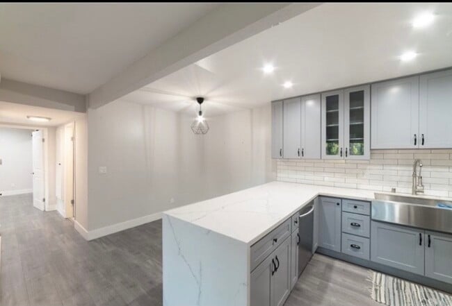 property at 1001 W MacArthur Blvd