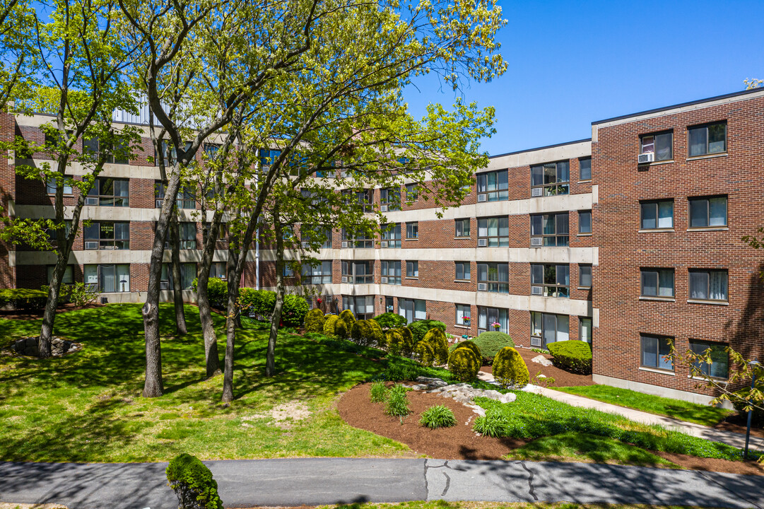 Rockingham Glen in West Roxbury, MA - Foto de edificio