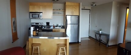 111 SW Harrison St in Portland, OR - Foto de edificio - Building Photo