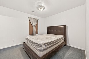 15707 Crooked Arrow Dr in Sugar Land, TX - Building Photo