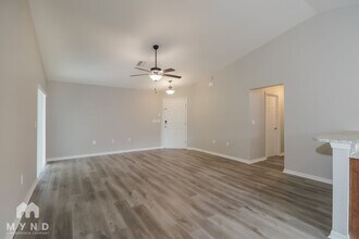 34948 Long Island Ct in Zephyrhills, FL - Building Photo - Building Photo