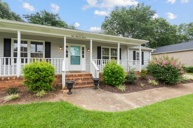 111 Ticonderoga Dr in Greer, SC - Building Photo - Building Photo