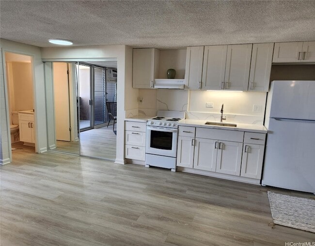 property at 824 Kinau St