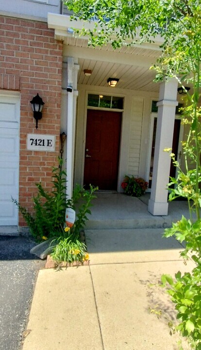 7421 Claridge Dr in Bridgeview, IL - Building Photo