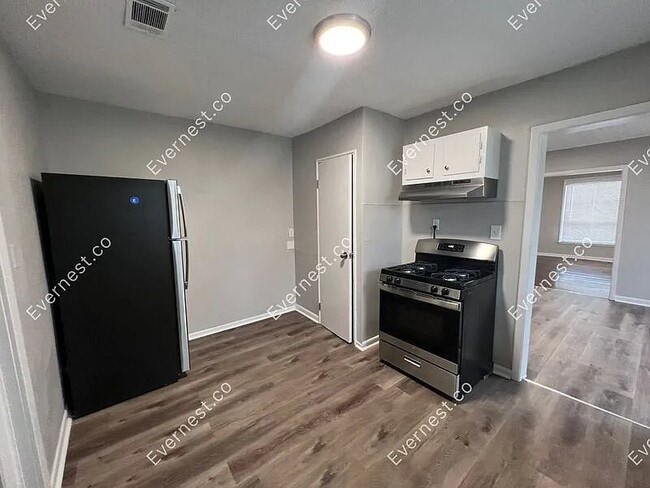 524 Pollock St in North Little Rock, AR - Building Photo - Building Photo