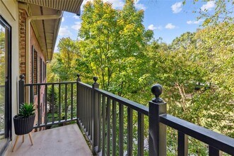 27301 Plantation Dr NE in Atlanta, GA - Building Photo - Building Photo