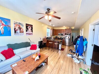 731 Parker St, Unit 2 in Boston, MA - Foto de edificio - Building Photo