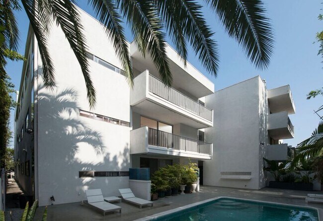 Sunset View Apartments in Los Angeles, CA - Foto de edificio - Building Photo