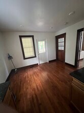 27 Indiana Ter, Unit 1 in Newton, MA - Building Photo - Building Photo