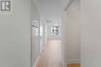 3250 Carding Mill Trail in Oakville, ON - Building Photo - Building Photo