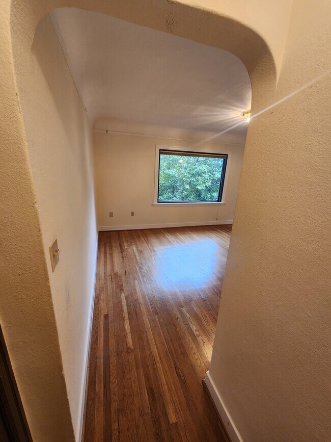 2317 10th Ave E, Unit 106 in Seattle, WA - Foto de edificio - Building Photo