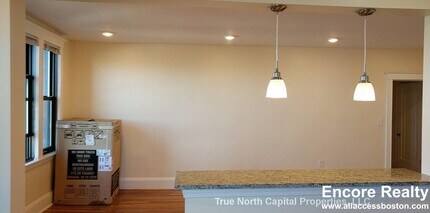 375 Broadway, Unit 11 in Cambridge, MA - Building Photo - Building Photo