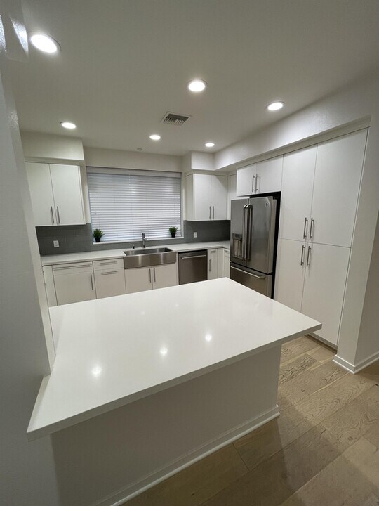 4240 Laurel Canyon Blvd in Los Angeles, CA - Building Photo