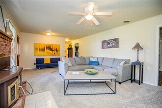 107 NW Winfield Ln in Bentonville, AR - Building Photo - Building Photo