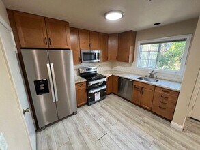 223 Gallery Wy in Tustin, CA - Building Photo - Building Photo