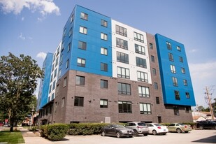 502 E Healey St Apartamentos