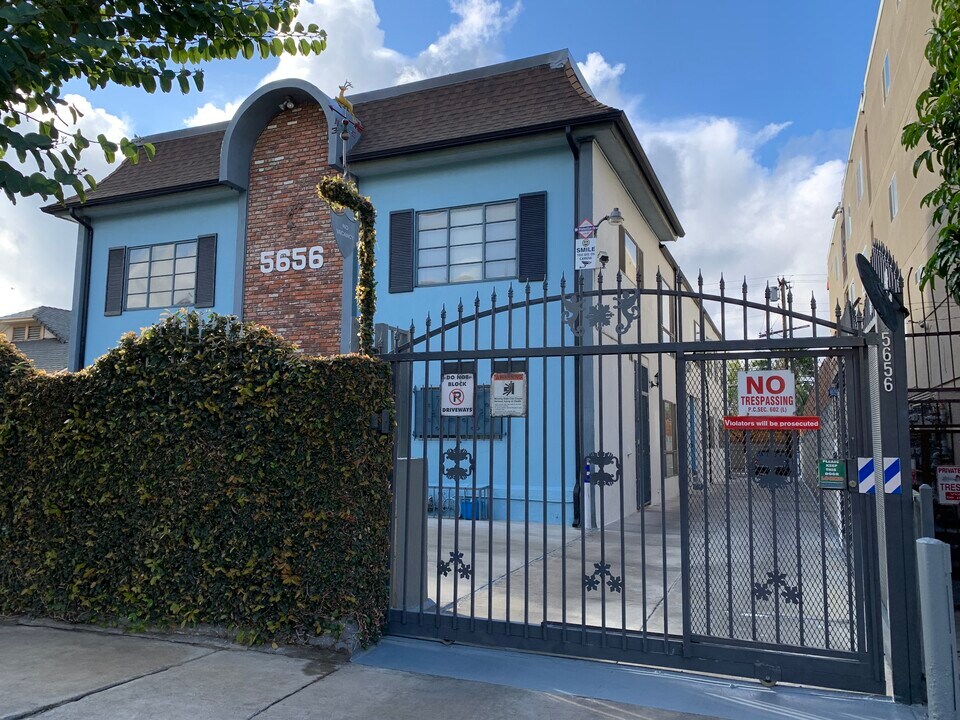 5656 La Mirada Ave in Los Angeles, CA - Building Photo