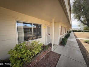 10537 W Coggins Dr in Sun City, AZ - Building Photo - Building Photo