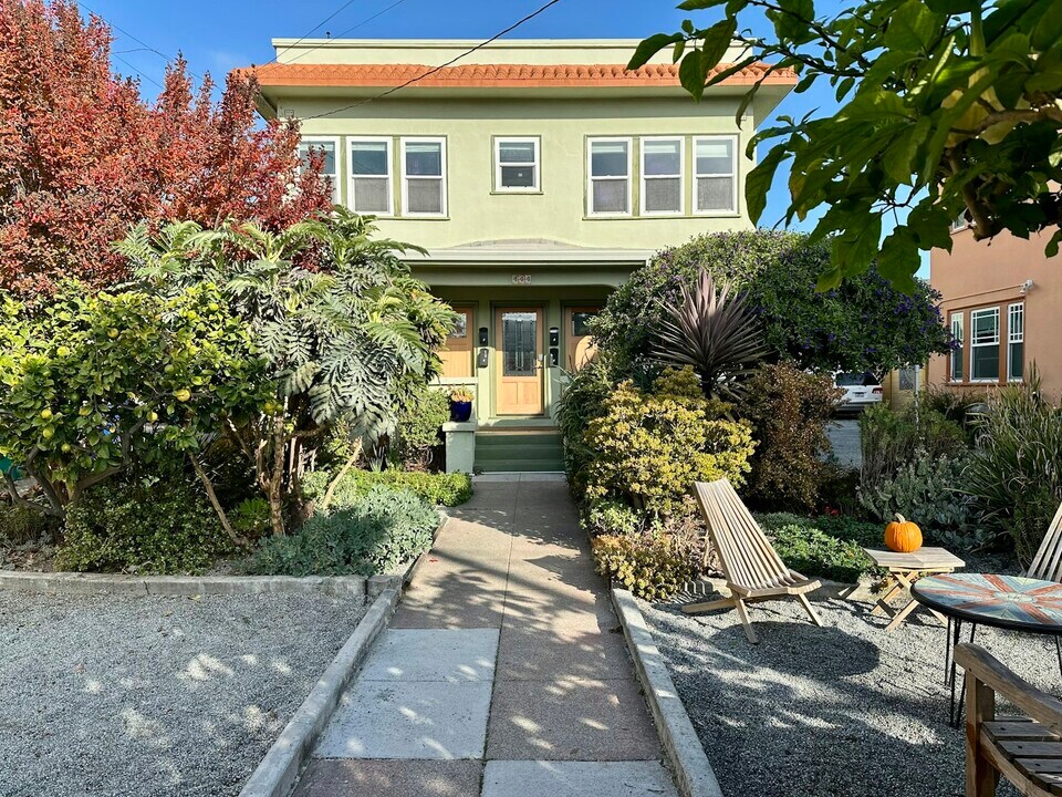 444 40th St in Oakland, CA - Building Photo