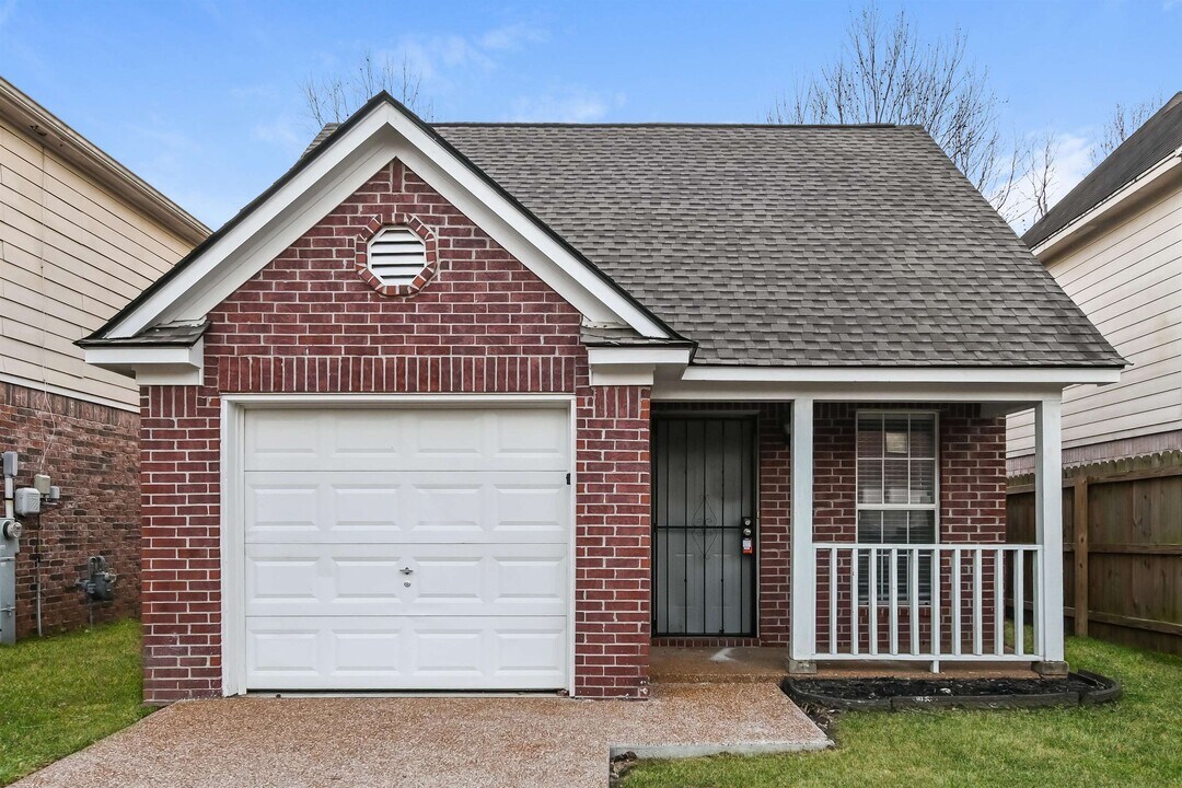 1212 Calebs Ridge Dr in Cordova, TN - Foto de edificio