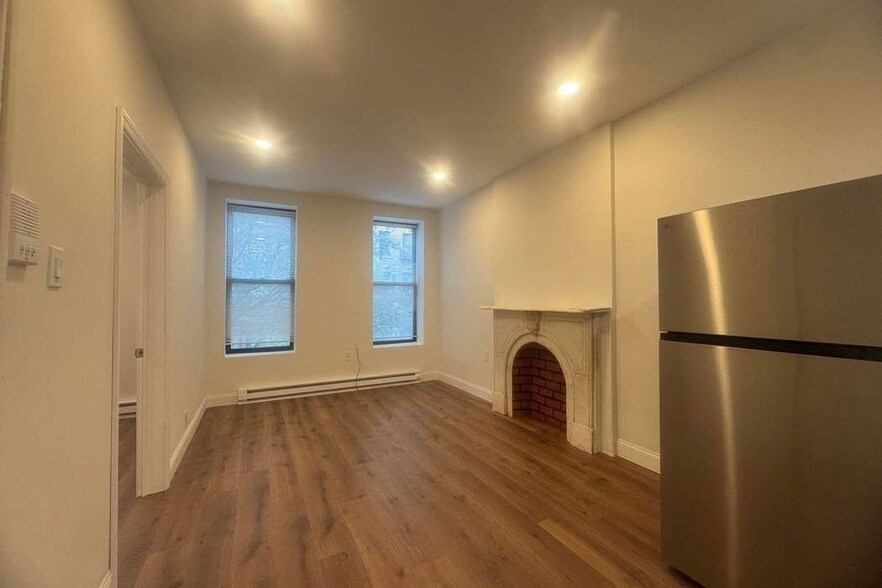30 E 127th St in New York, NY - Building Photo