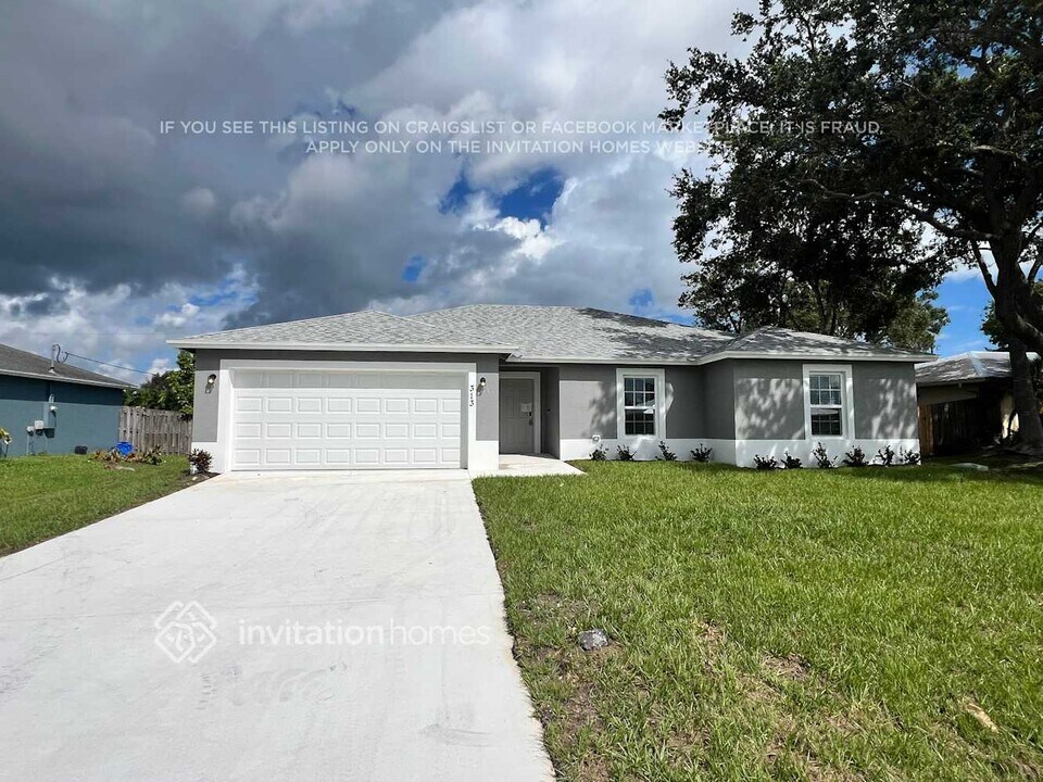 313 SW Nativity Terrace in Port St. Lucie, FL - Building Photo