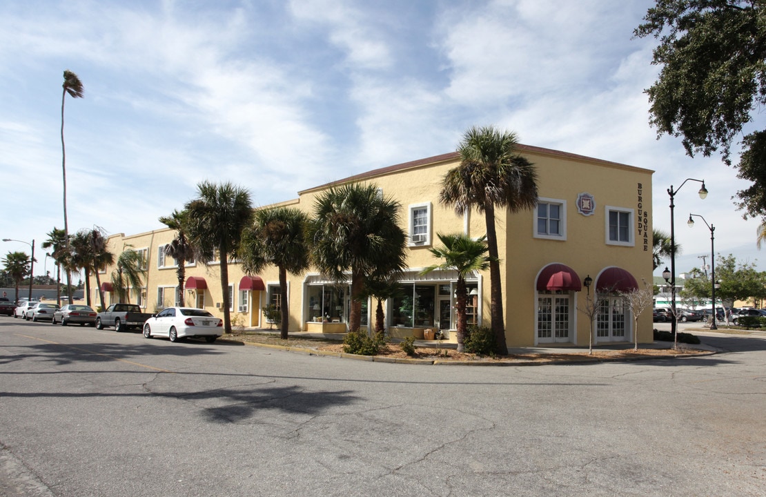 Burgundy Square in Venice, FL - Building Photo