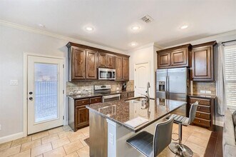 5035 Venecia Way in Grand Prairie, TX - Building Photo - Building Photo