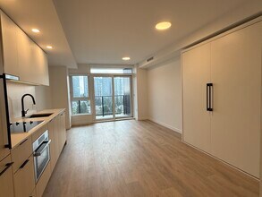 13738 Central Av in Surrey, BC - Building Photo - Building Photo