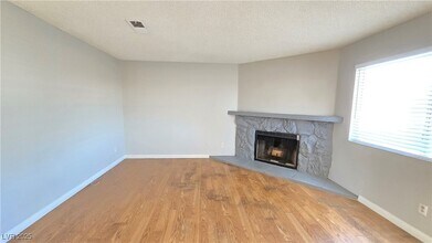 1600 Burningwood Ln, Unit 201 in Las Vegas, NV - Building Photo - Building Photo