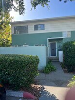 5458 1/2 Village Grn in Los Angeles, CA - Building Photo