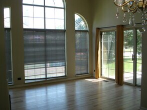 906 W Happfield Dr in Arlington Heights, IL - Building Photo - Building Photo