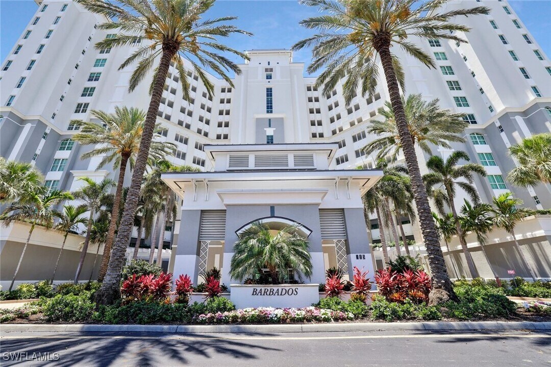 315 Dunes Blvd in Naples, FL - Building Photo