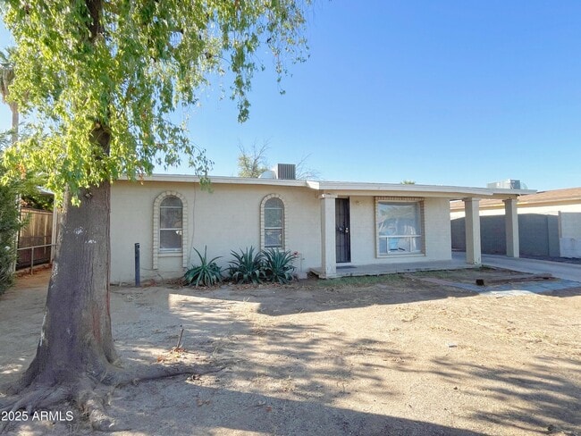 property at 1601 W Darrel Rd