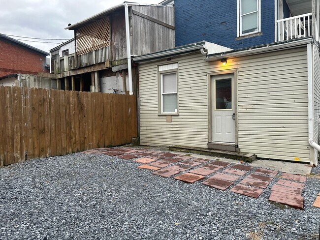 429 Scull St-Unit -Apt. 1 in Lebanon, PA - Building Photo - Building Photo