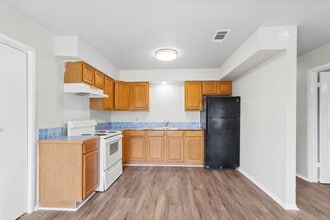 101-103 Lockhart St in San Marcos, TX - Building Photo - Building Photo