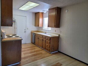 1031 Fallbrook Dr in Stockton, CA - Building Photo - Building Photo