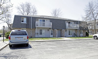 South Shore Point in St. Francis, WI - Foto de edificio - Building Photo